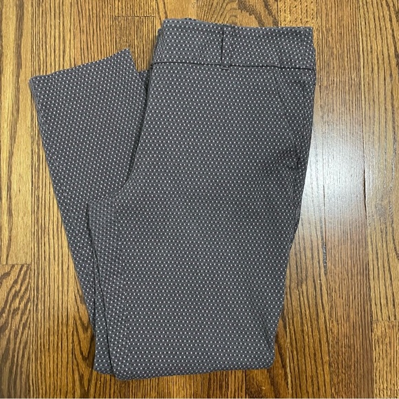 LOFT Modern Style Pants Size 8 Gray Pink Geometric Design - Picture 1 of 10